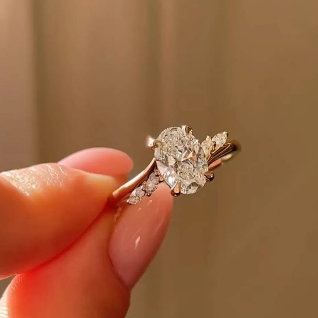 /public/photos/live/Unique Oval Cut Moissanite Bypass Engagement Ring 620 (7).webp